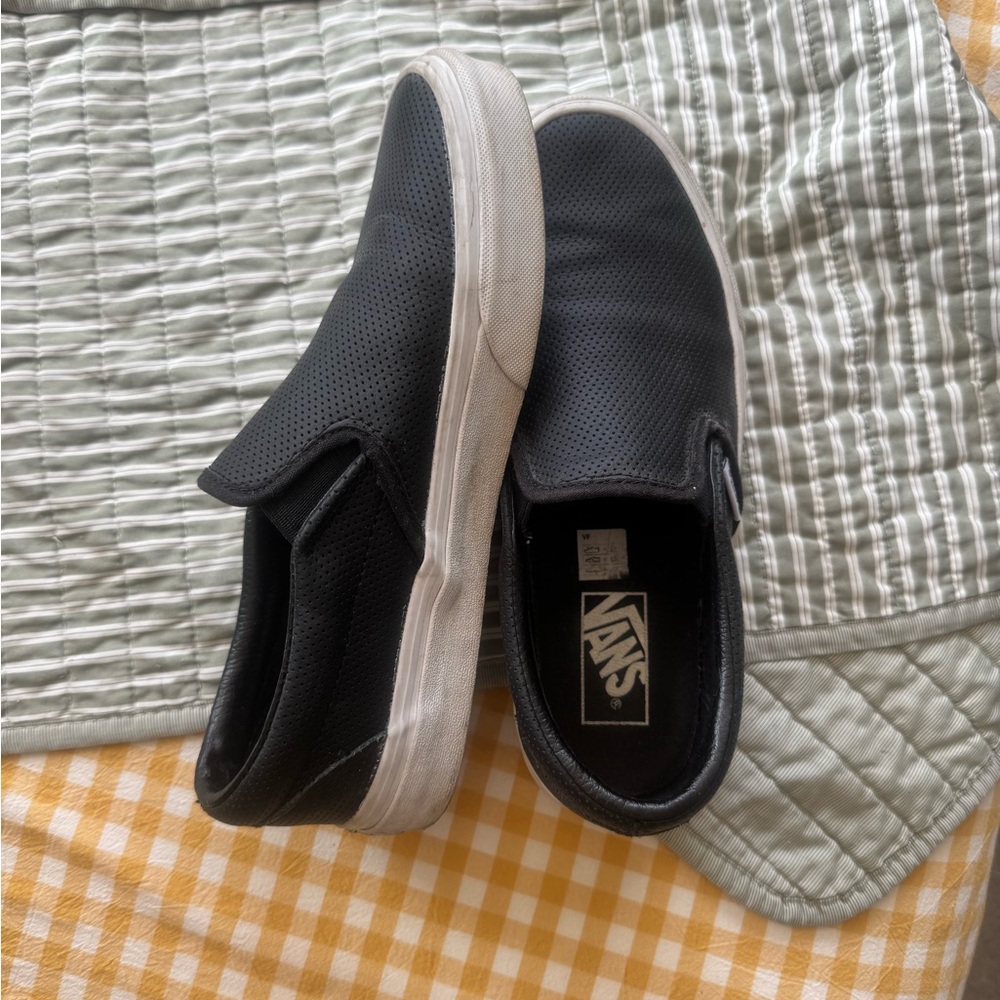 Vans Classic Leather Slip-On Sneakers 🌖!